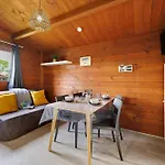 Camping Prestige 13 Piscine Partagee Saint-Gervais (Vendee)