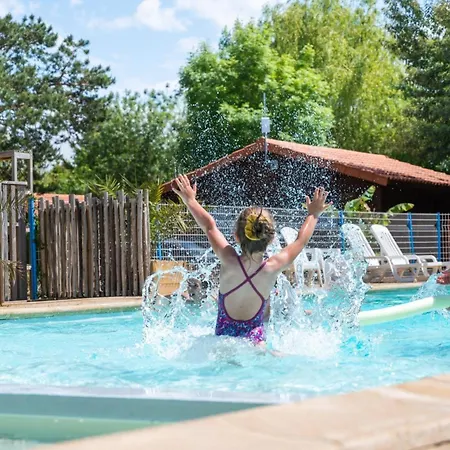 Camping Prestige 13 Piscine Partagee