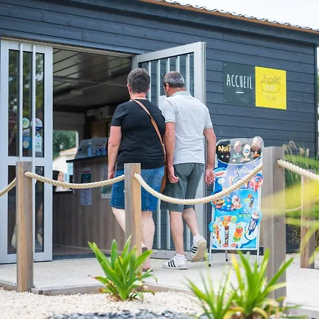 Camping Prestige 13 Piscine Partagee *