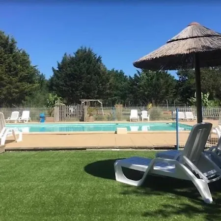 Camping Prestige 13 Piscine Partagee