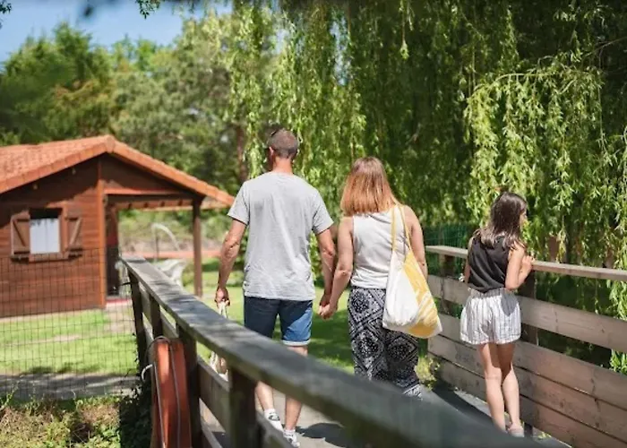 Prestige 13 Piscine Partagee Kamp alanı *