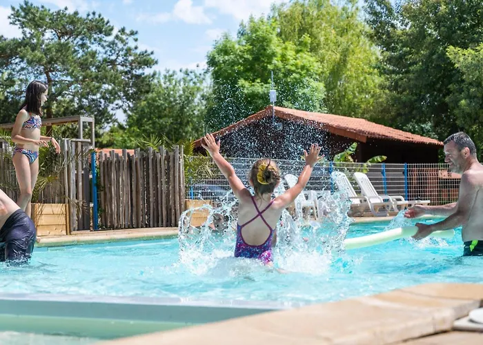 Camping Prestige 13 Piscine Partagee