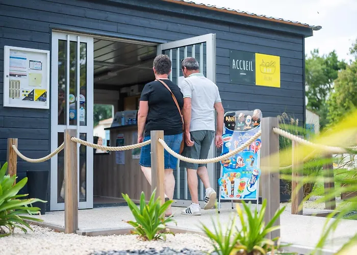 Kamp alanı Prestige 13 Piscine Partagee *